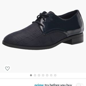 New Clark's Trish Tie shoe navy size 5